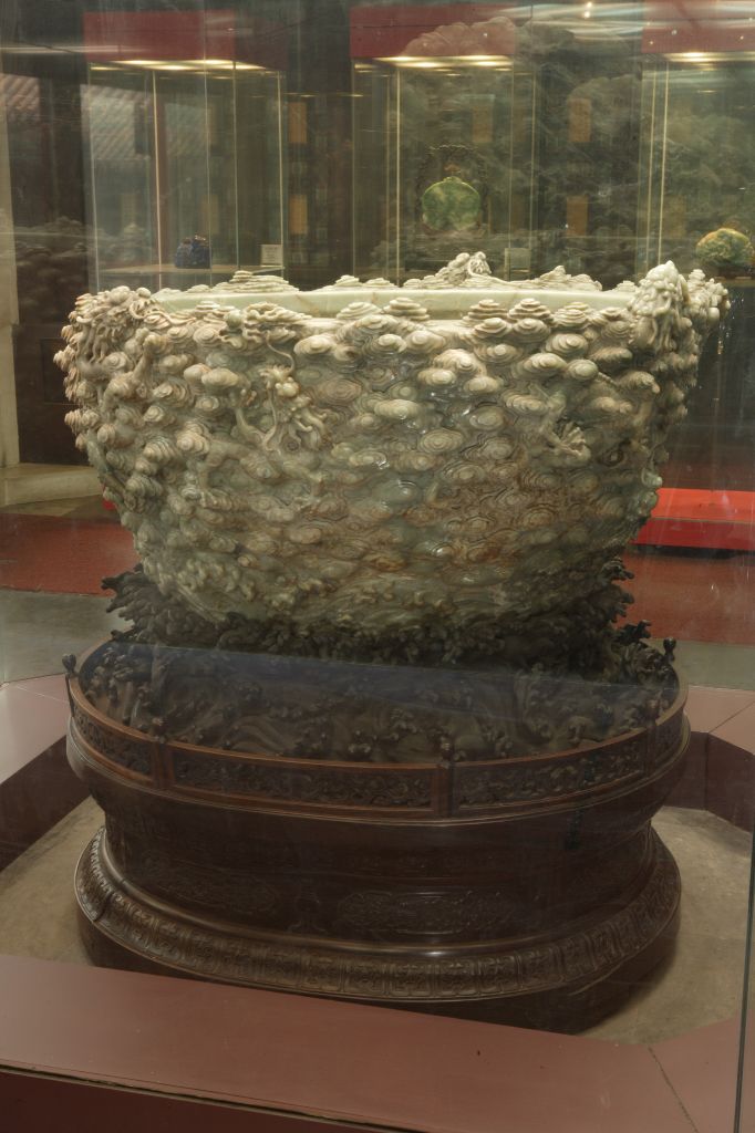 图片[1]-Blue Jade Cloud Dragon Pattern Urn-China Archive